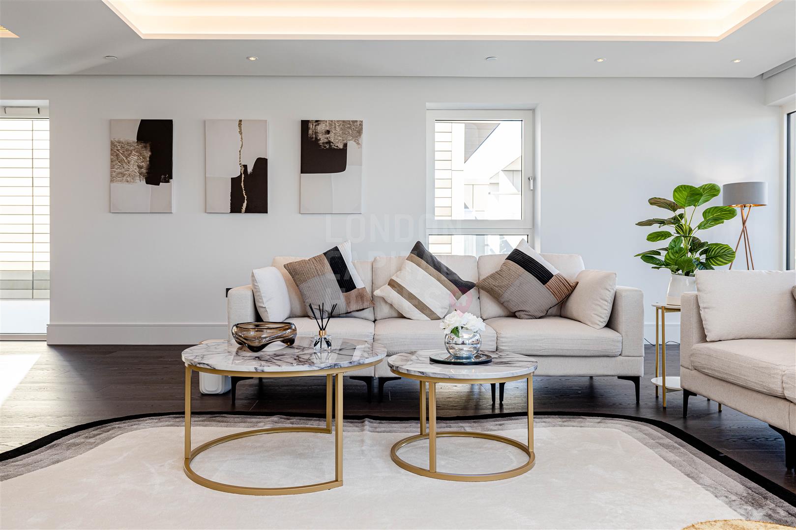 Lincoln Apartments, Fountain Park Way, London
